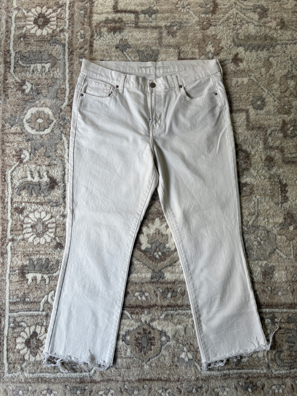 Women's Cream Straight-Leg Jeans with Frayed Hem